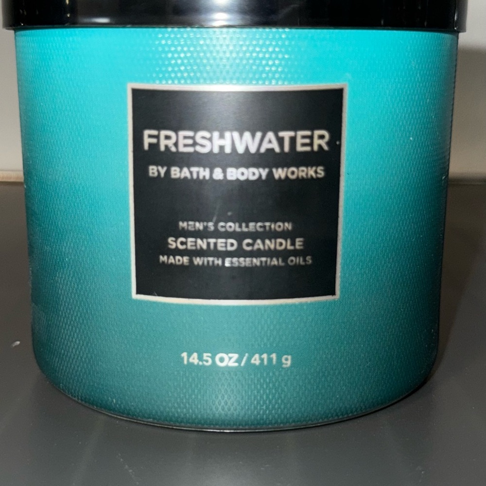 Bath & Body Works Freshwater Scented Candle
~KEYNOTES IN LAST PIC~